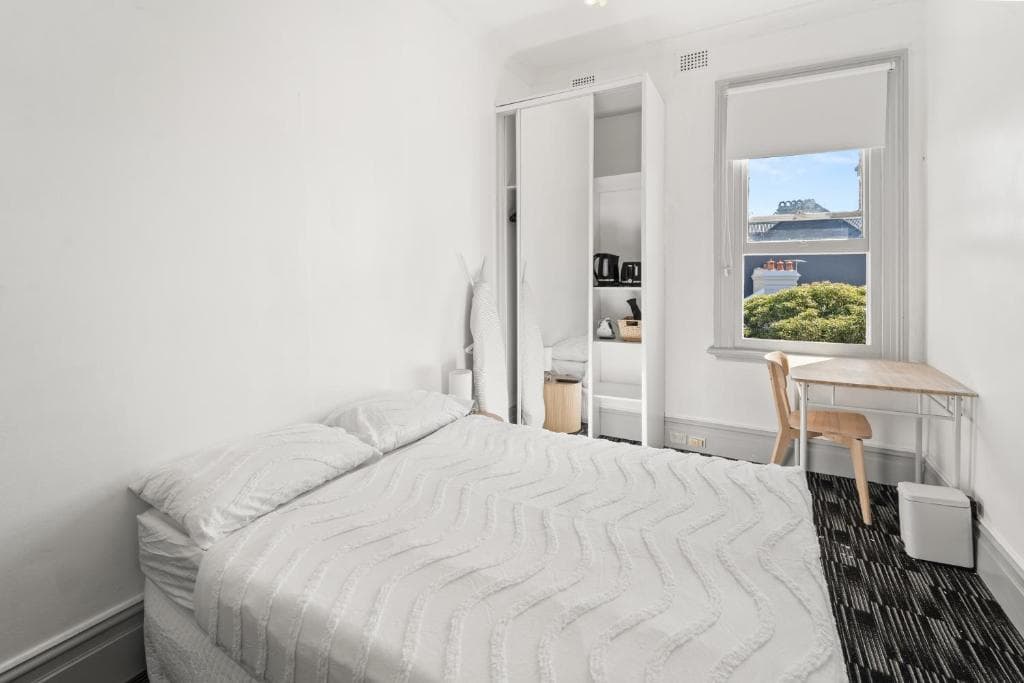 Standard Double Room with Shared Bathroom, photo 2