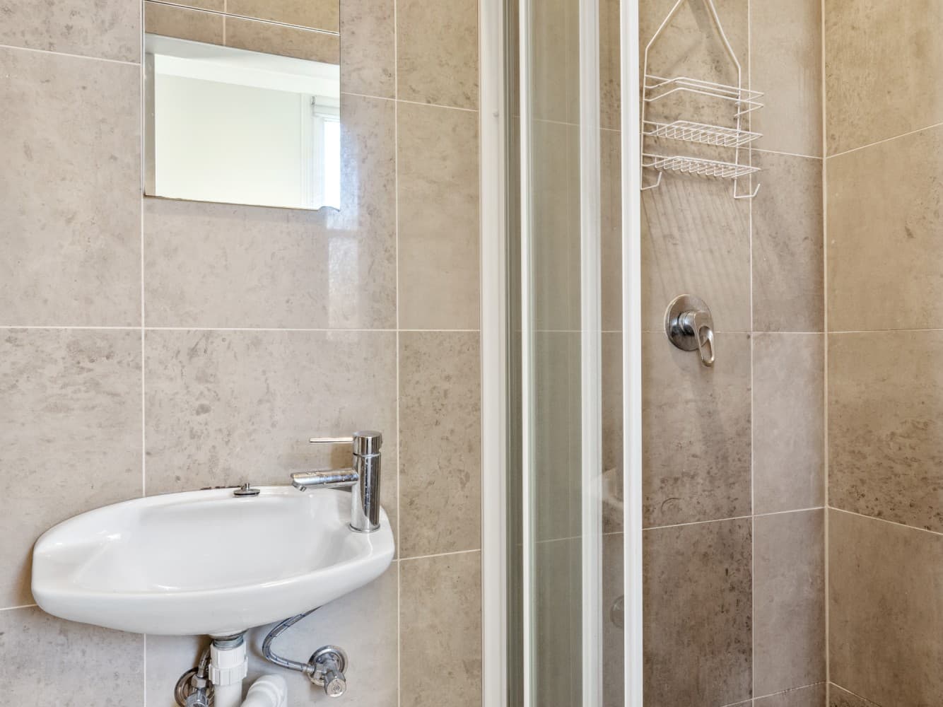 Studio with Ensuite Bathroom — Photo 2